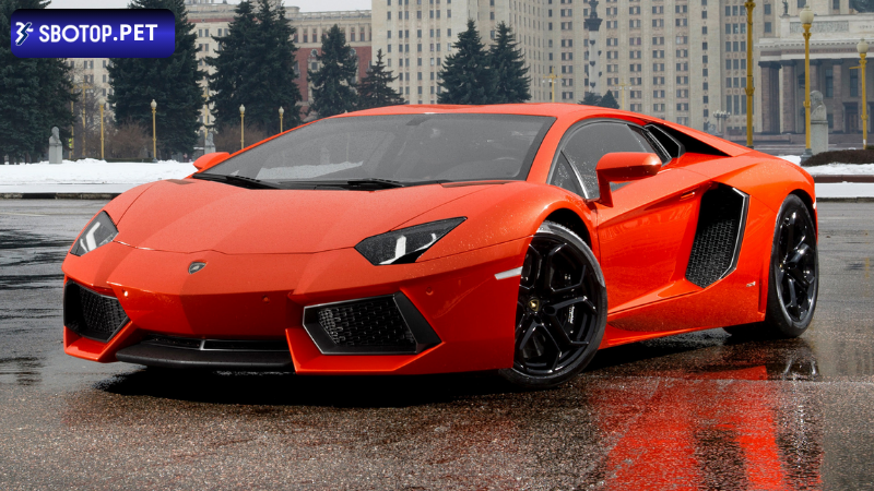 Lamborghini Aventador LP 700-4 với giá trị khoảng 400.000 USD